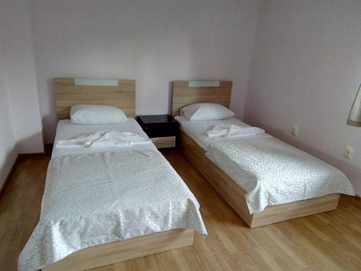 Alfa Guest Rooms With Parking Varna Exterior foto